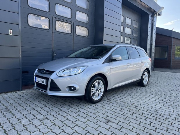 Ford Focus 1.6 Ti-Vct Trend Plus Szervizkönyv /...