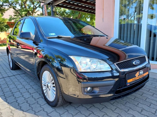 Ford Focus 1.6 Titanium Szervizkönyv. DUAL DIGI...