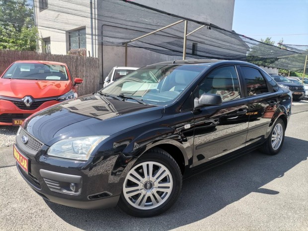 Ford Focus 1.6 Trend Plus Sedan! M.o.-i! Digit...