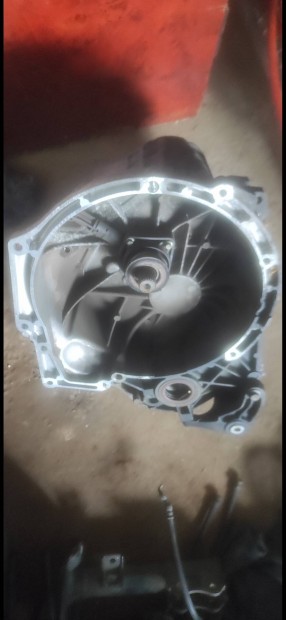 Ford Focus 1,6 tdci bontott v�lt� elad�