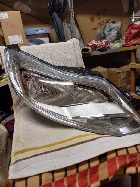 Ford Focus 2011-2014. Fényszóró H1/H7 jobb króm h. (motorral)