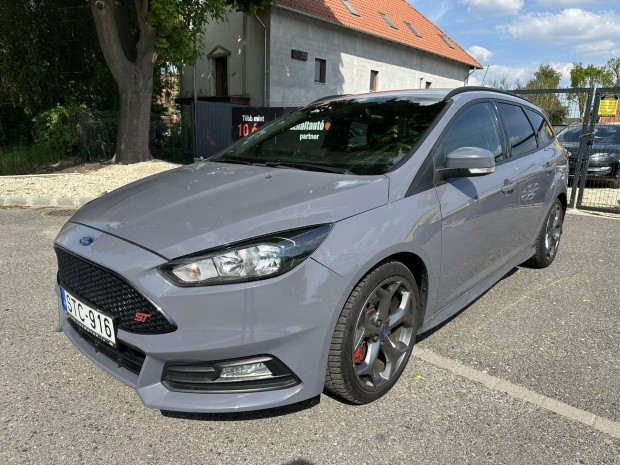Ford Focus 2.0 Ecoboost ST2 S S 8kerék!Szkönyv!...