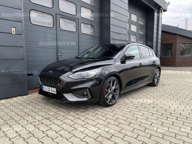 Ford Focus 2.3 Ecoboost ST Szervizk�nyv / 34eKm...
