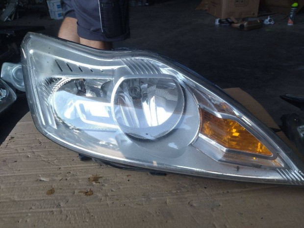 Ford Focus 2 facelift 2008-2011 jobb fnyszr
