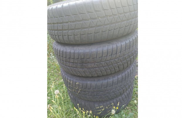 Ford Focus 2 t�li gumi garnit�ra felnin, d�szt�rcs�val 195/65/R15