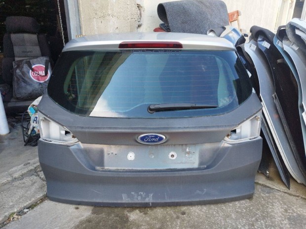 Ford Focus 3 kombi 2011-2018 csomagtérajtó, üresen