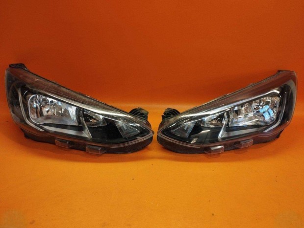 Ford Focus 4 jobb s bal led halogn (m.50,db)