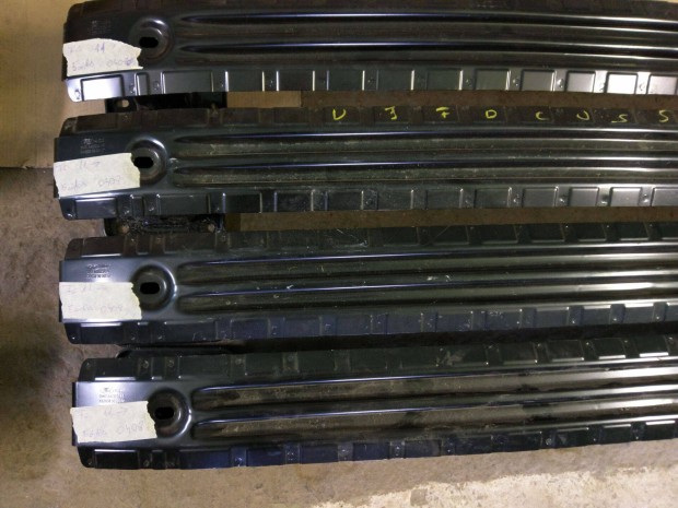 Ford Focus 5 ajtshoz hts lkhrt tart merevt kereszttart