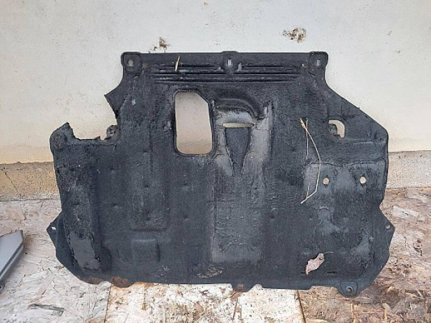Ford Focus III 3 MK3 alsó motorvédő burkolat