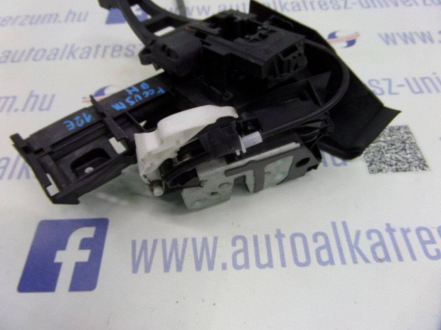 Ford Focus III MK3 Bal hátsó ajtózár, bontott, centrálzár