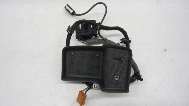 Ford Focus III MK3 Eladó gyári, bontott nem könyöklös AUX-USB port