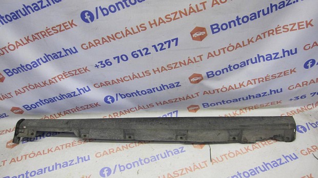 Ford Focus III MK3 Eladó kombi, 4-5 ajtós jobb oldali küszöb műanyag