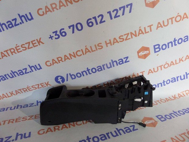 Ford Focus III MK3 Elad kzpbox USB s AUX csatlakozval