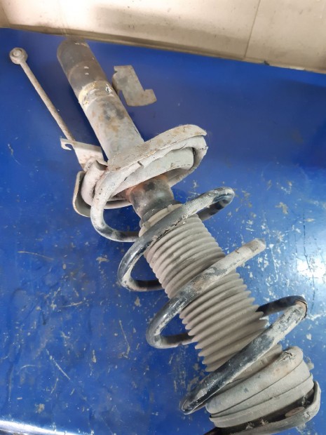 Ford Focus II Bal Első Lengéscsillapító + Rugó