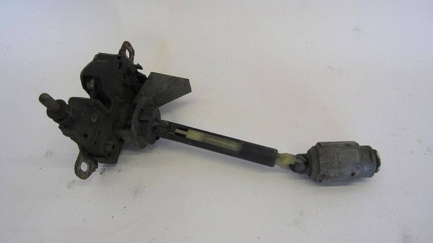 Ford Focus II MK2 2 Elad gyri, bontott motorhztet zrszerkezet -