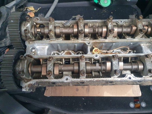 Ford Focus I-es 1.6 16v hengerfej.