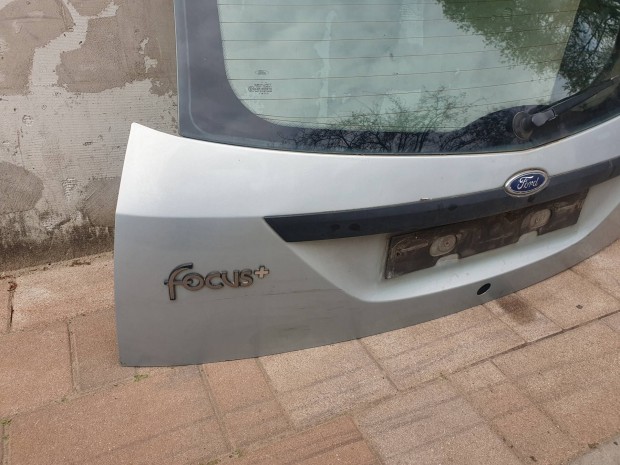 Ford Focus I-es csomagtérajtó.