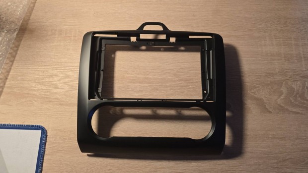 Ford Focus MK2 9" Aut�r�di� be�p�t� keret