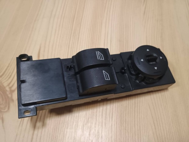 Ford Focus MK2 ablakemel� �s t�k�r�ll�t� panel 3M5T-14529-CF