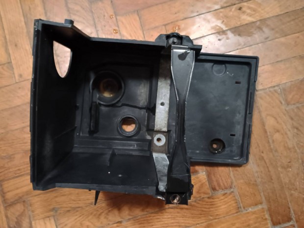 Ford Focus MK2 akkumul�tor tart� + lefogat� f�m 3M51-10723-BS