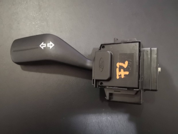 Ford Focus MK2 bal oldali korm�nykapcsol� - ir�nyjelz�