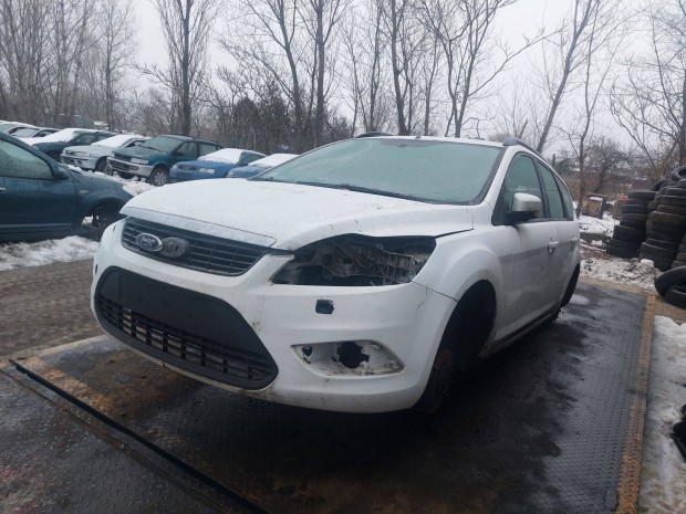 Ford Focus MK2 kombi karossz�ria elemei feh�r