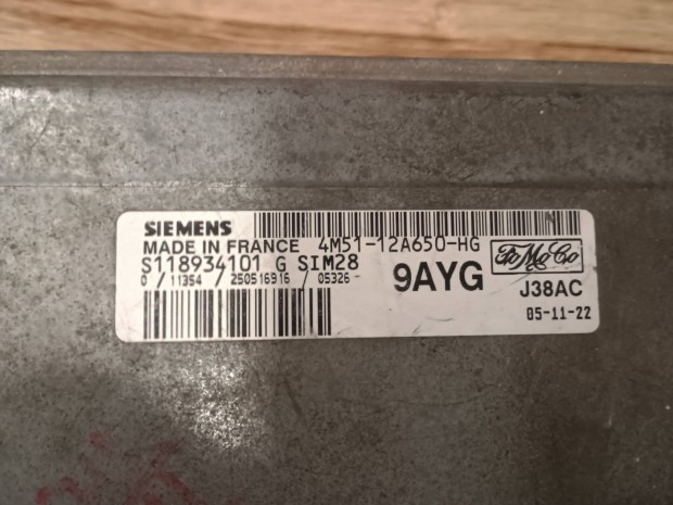 Ford Focus MK2 motorvezérlő ECU 4M51-12A650-HG
