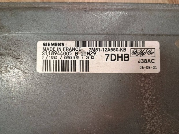 Ford Focus MK2 motorvezérlő ECU 7M51-12A650-KB