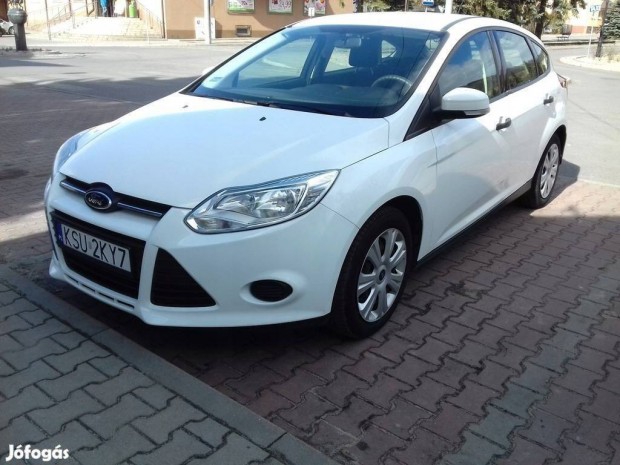 Ford Focus MK3 kalaptart tajts kivitel