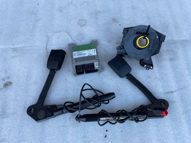 Ford Focus Mk1 1998-2002 Bal-Jobb első Övfeszítő