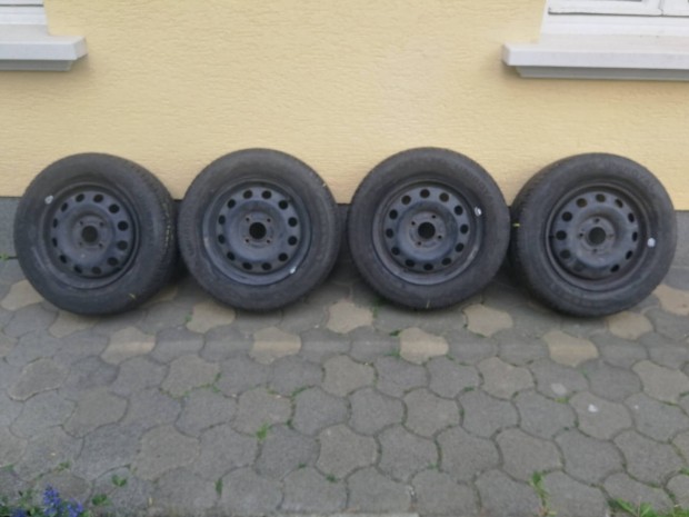 Ford Focus Mk1, Fiesta gyári lemezfelni garnitúra gumival 6j-14"