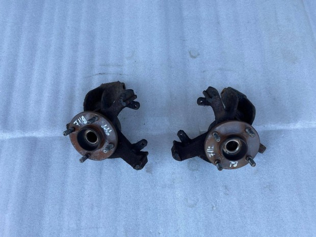 Ford Focus Mk1 első ABS nélküli csonkállvány kerékaggyal együtt