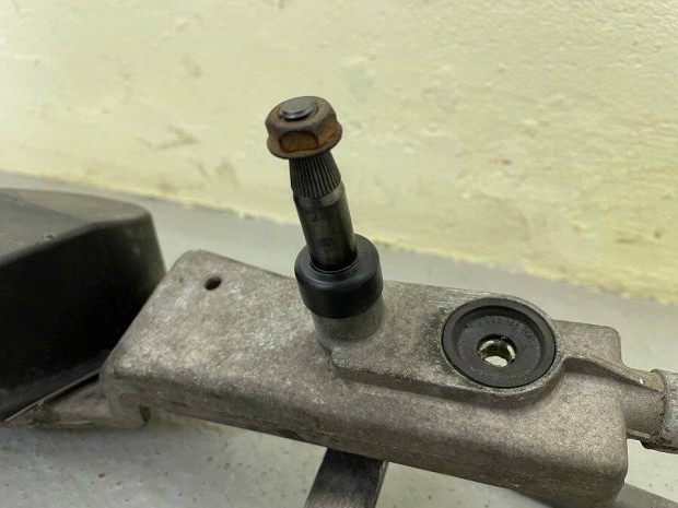 Ford Focus Mk1 első ablaktörlő szerkezet motorral