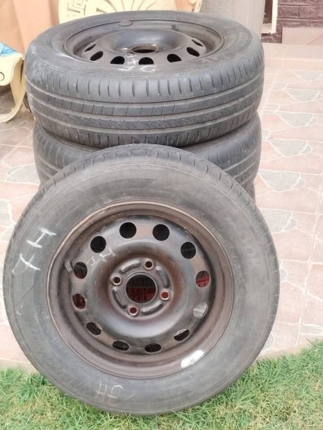 Ford Focus Mk1 felni gumikkal