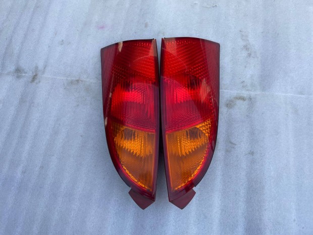 Ford Focus Mk1 ferdehátú 3-5 ajtós hátsó lámpa foglalattal