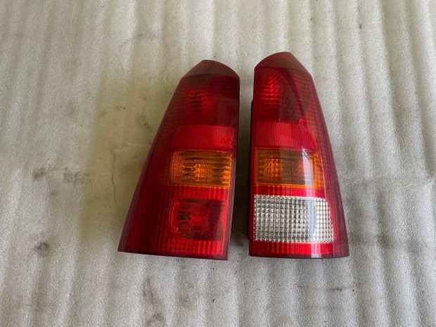 Ford Focus Mk1 gyári kombi hátsó lámpa foglalattal együtt