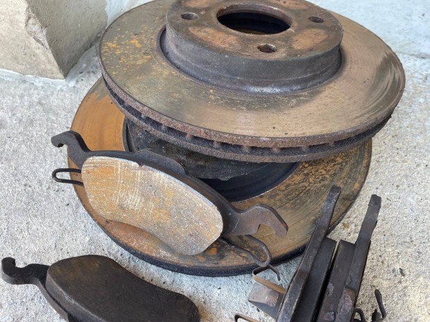 Ford Focus Mk1 keveset futott újszerű Első fék szett garnitúra