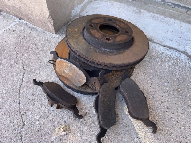 Ford Focus Mk1 keveset futott jszer Els fk szett garnitra