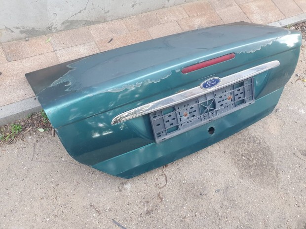 Ford Focus Mk1 sedan csomagtérajtó.