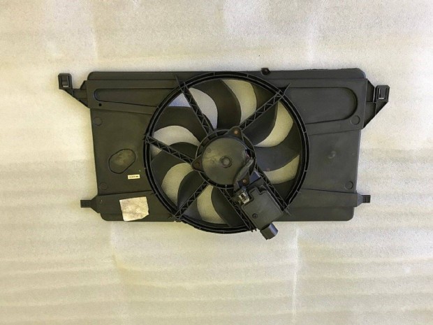 Ford Focus Mk2-2.5 benzin 3M51-8C607-EC hütöventilátor elektronikával