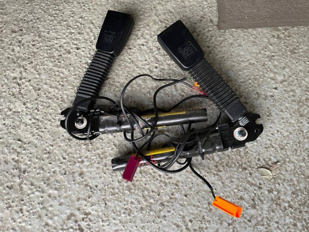 Ford Focus Mk2-2.5 gyri vfeszt biztonsgi v csat bal-jobb oldali