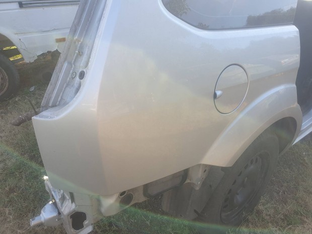 Ford Focus Mk2.5 kombi jobb hátsó sárvédő.