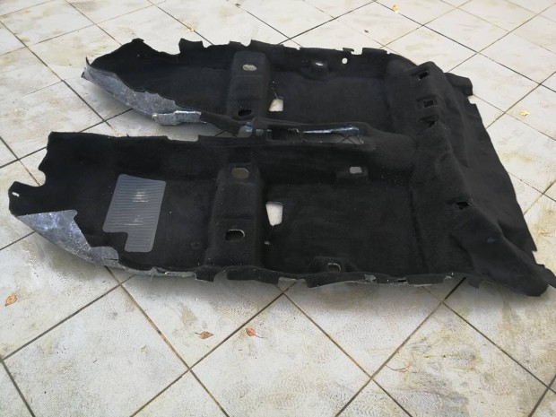 Ford Focus Mk2 gyári alsó szőnyeg kitakarítva