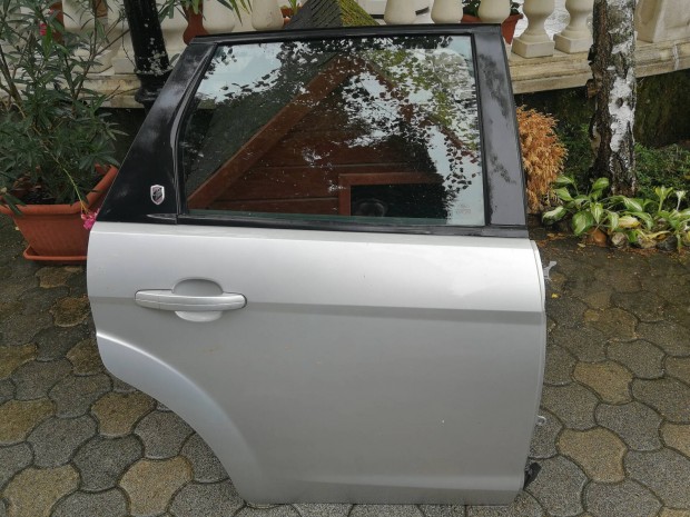Ford Focus Mk2 gyári kombi jobb hátsó ajtó ezüst