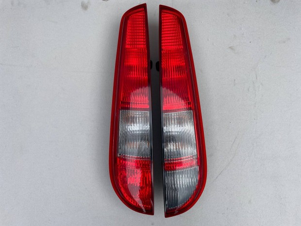 Ford Focus Mk2 kombi gy�ri h�ts� l�mpa foglalattal