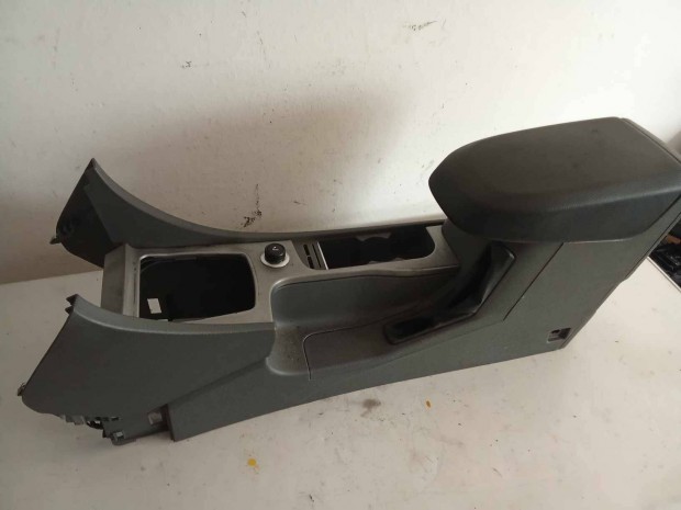 Ford Focus Mk2 könyöklő