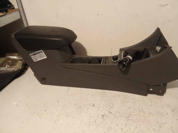 Ford Focus Mk2 könyöklő