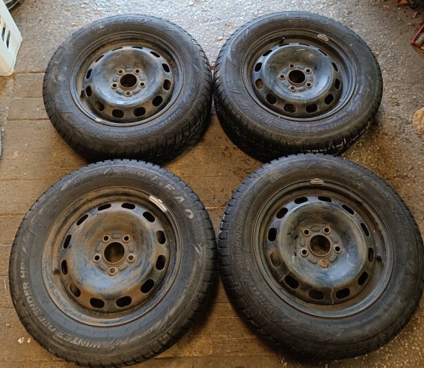 Ford Focus Mk2 tli kerk szett 195/65R15 gumikkal