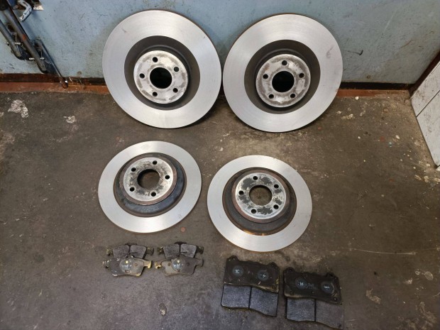 Ford Focus RS Mk3 EBC f�kt�rcs�k + aj�nd�k Yellow Stuff bet�tek