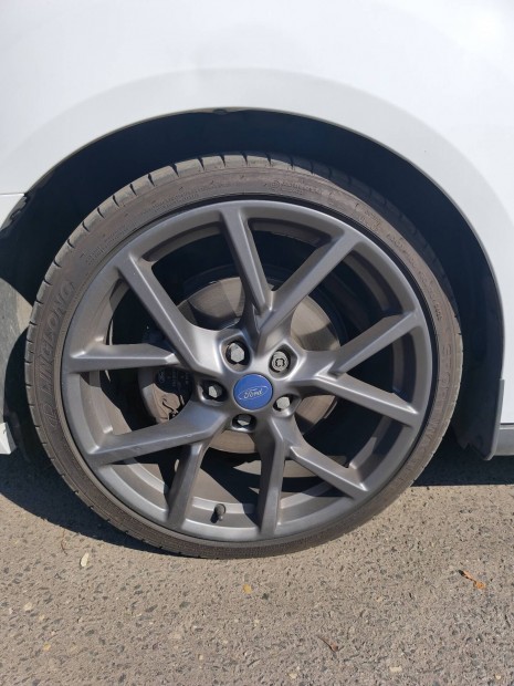 Ford Focus ST Mk4 Gy�ri 19" Alufelni szett + �jszer� gumik
